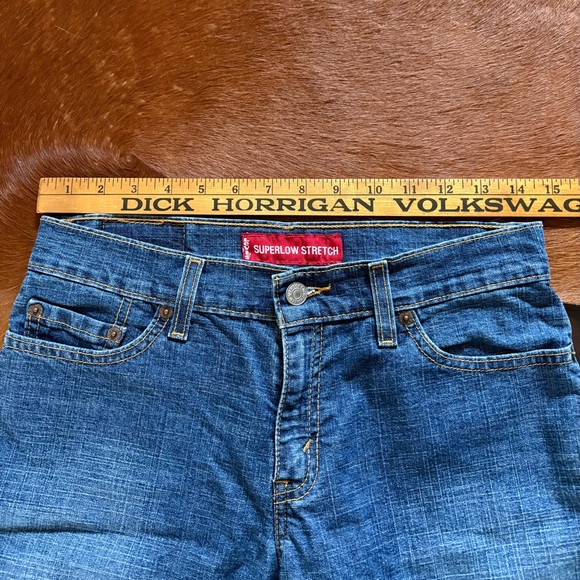 Vintage Y2K Levi's 518 Women's Boot Cut Flared Jeans in Medium Blue Wash - Picture 8 of 12